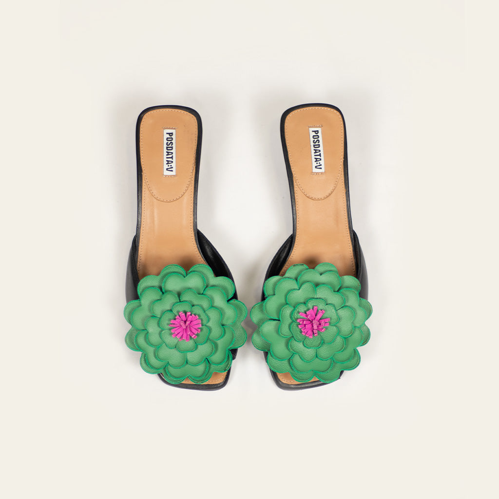 Pair of Crisantemo Charm
