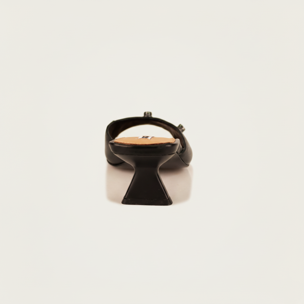 Amalia in Black + Set of Charms