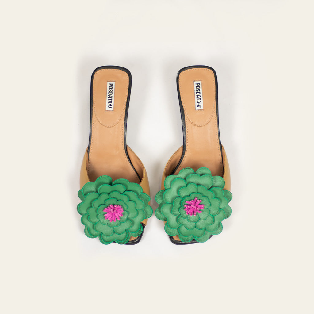 Pair of Crisantemo Charm
