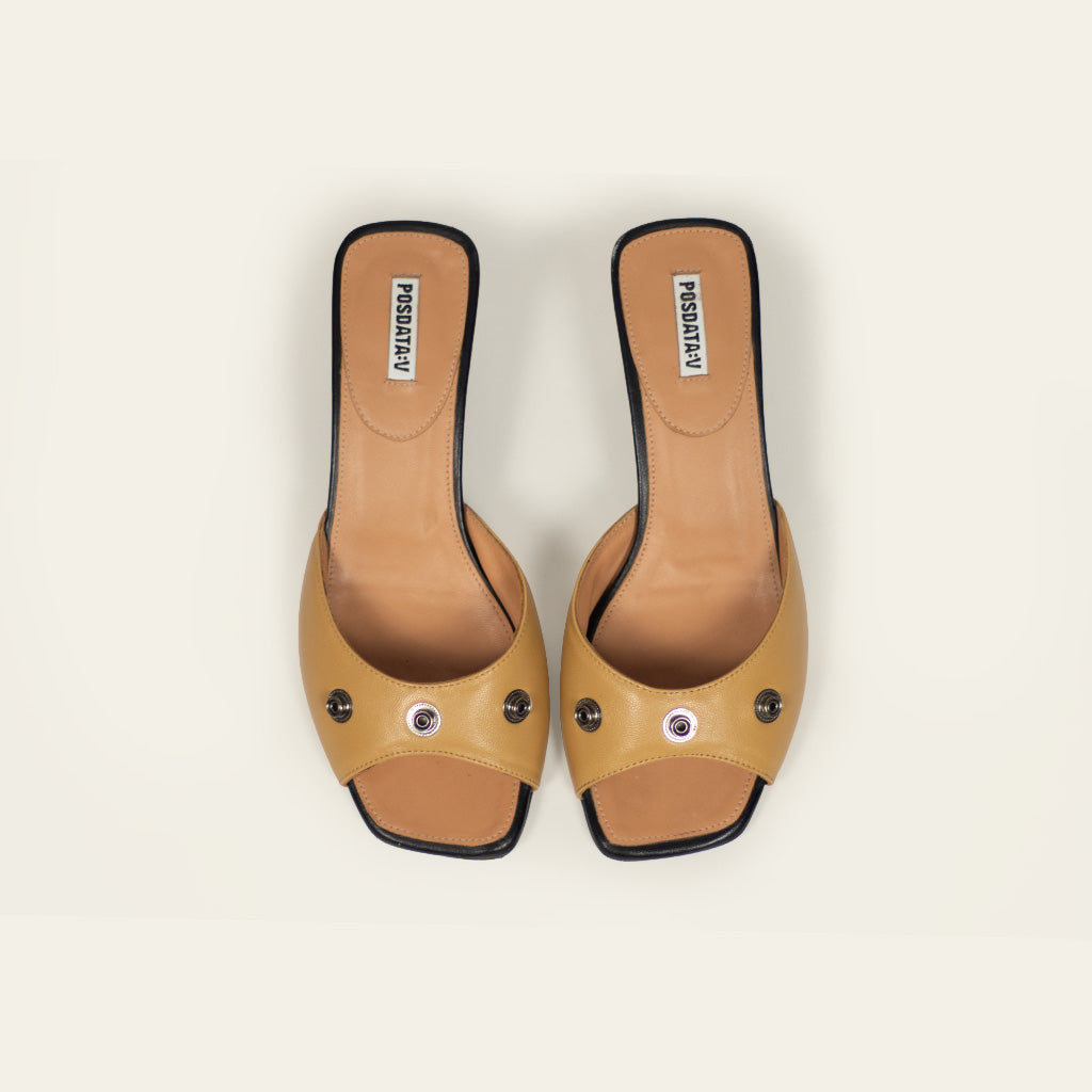 Amalia in Tan + Set of Charms